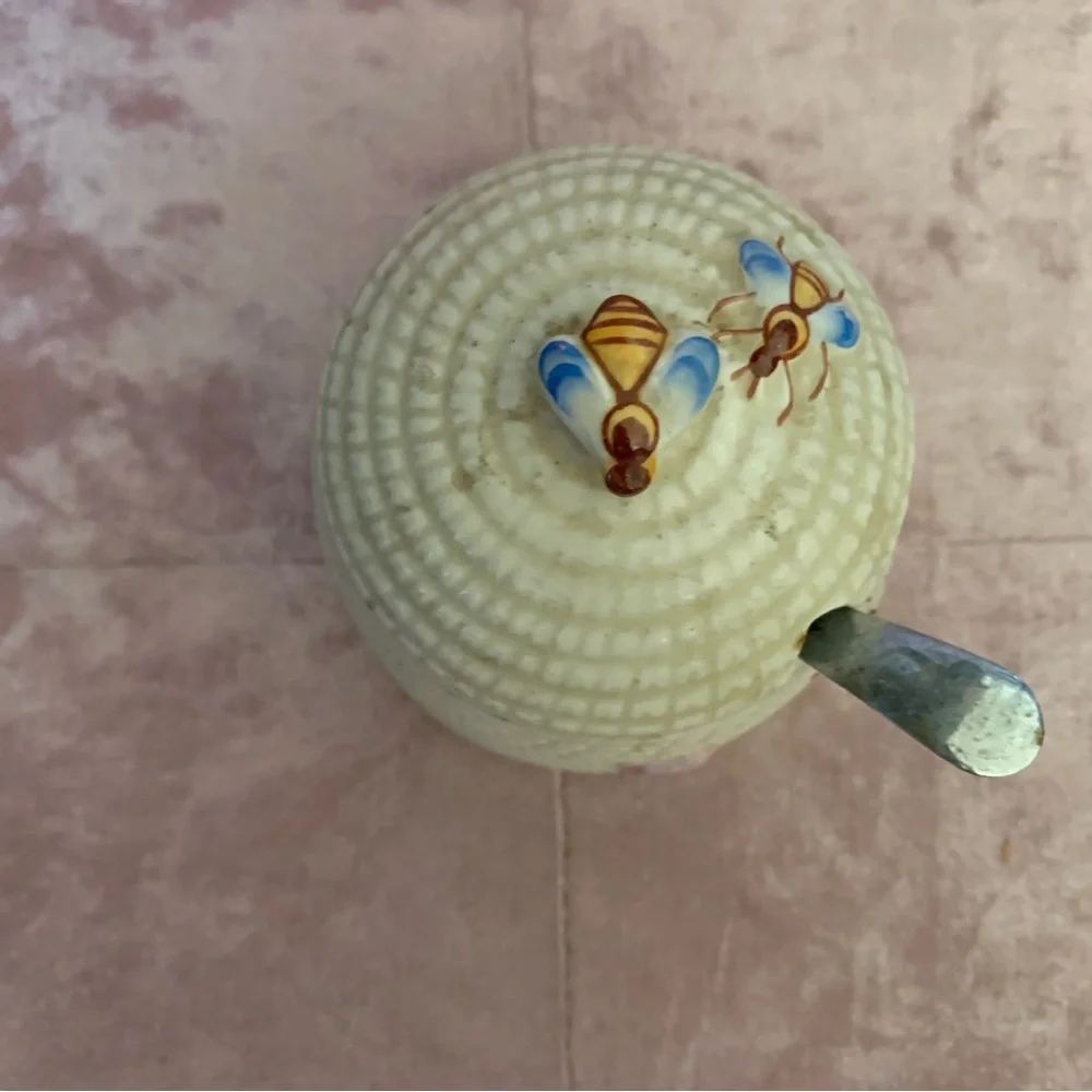 Vintage Pre-Loved Ceramic Honey Pot with Spoon and Bee Decor - Picture 4 of 7